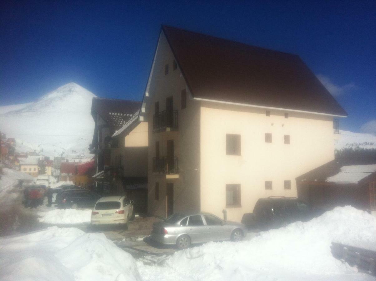 Vila Nis Hotel Ranca Exterior photo